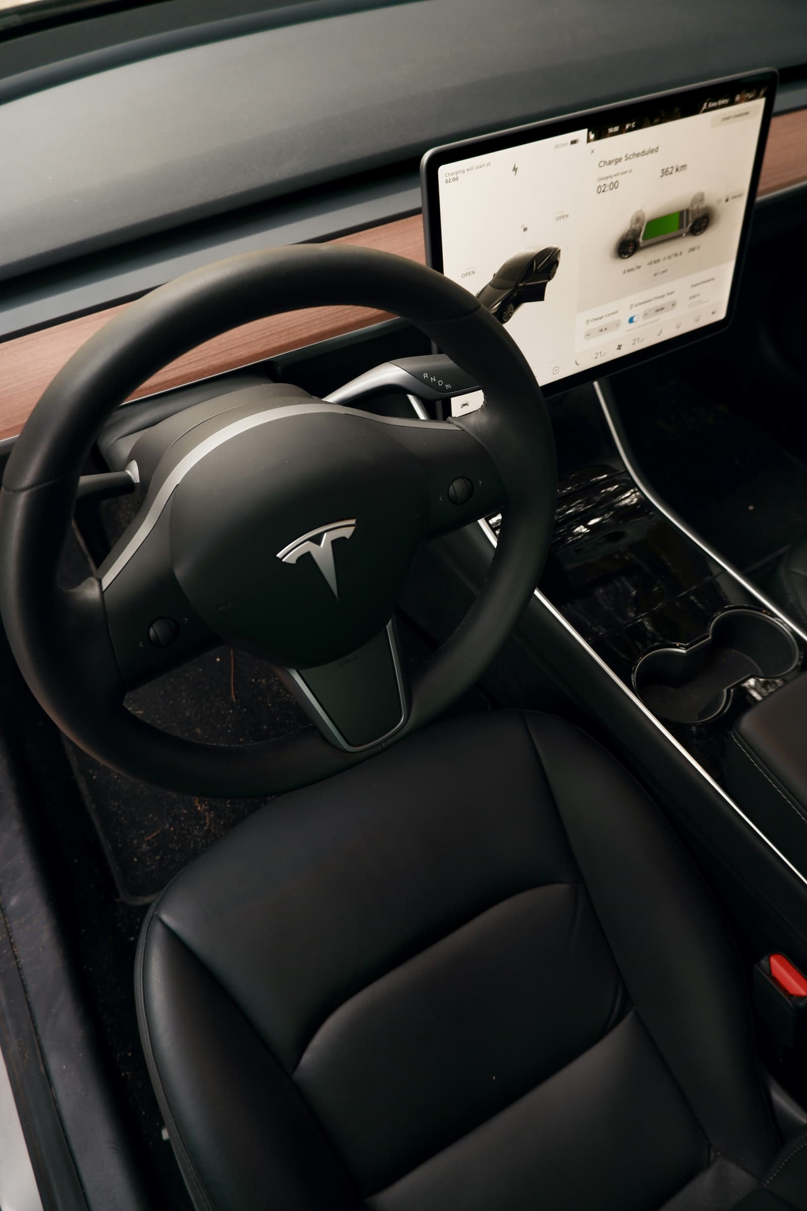 For Sale : Tesla Model Y - 2025, 18400KM, SUV, 5 Seats — photo 2 of 6