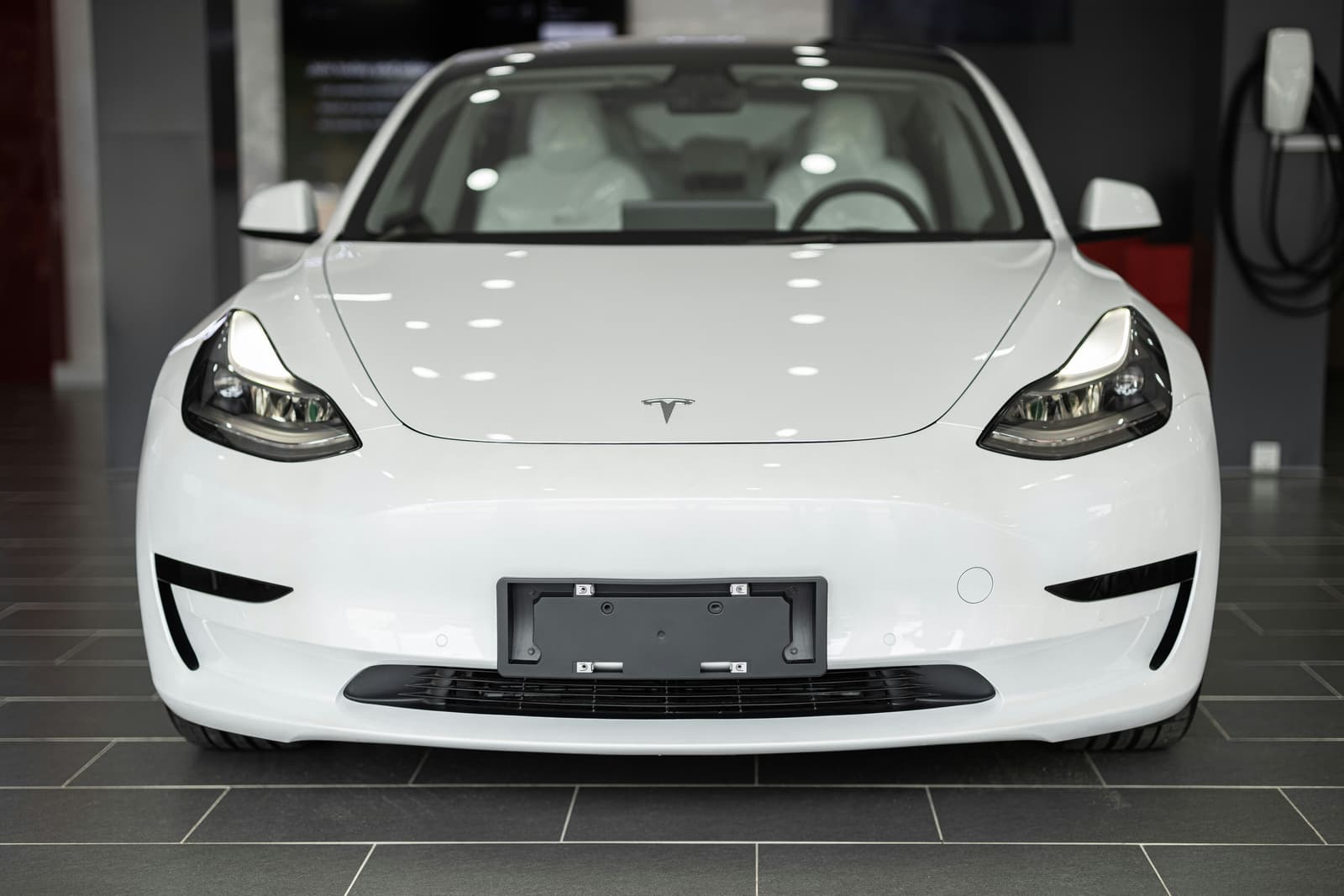 For Sale : Tesla Model Y - 2025, 18400KM, SUV, 5 Seats — photo 3 of 6