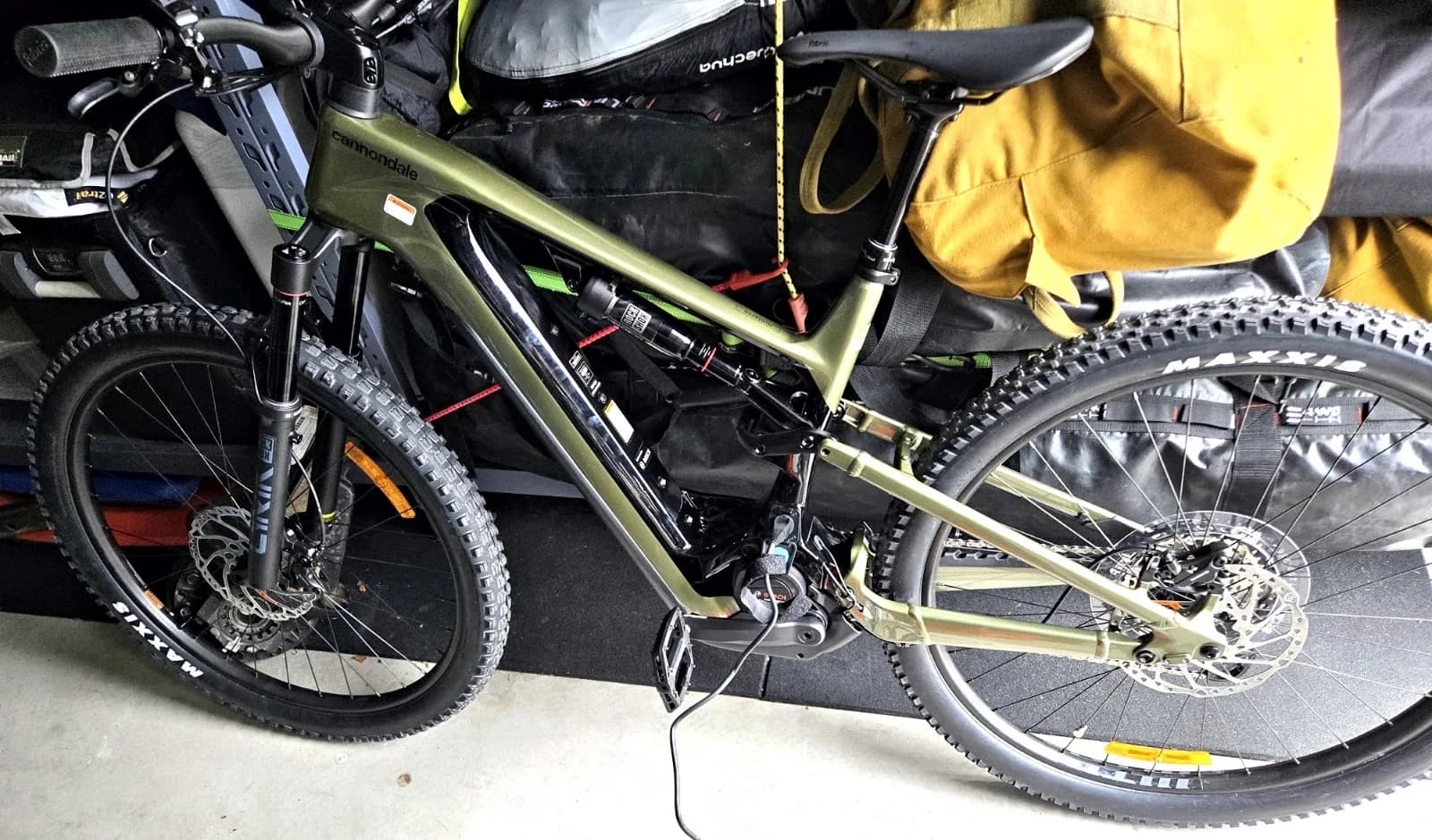 Cannondale Moterra Neo Carbon 2 e-MTB, Large, Mantis, only 207 km — photo 1 of 7